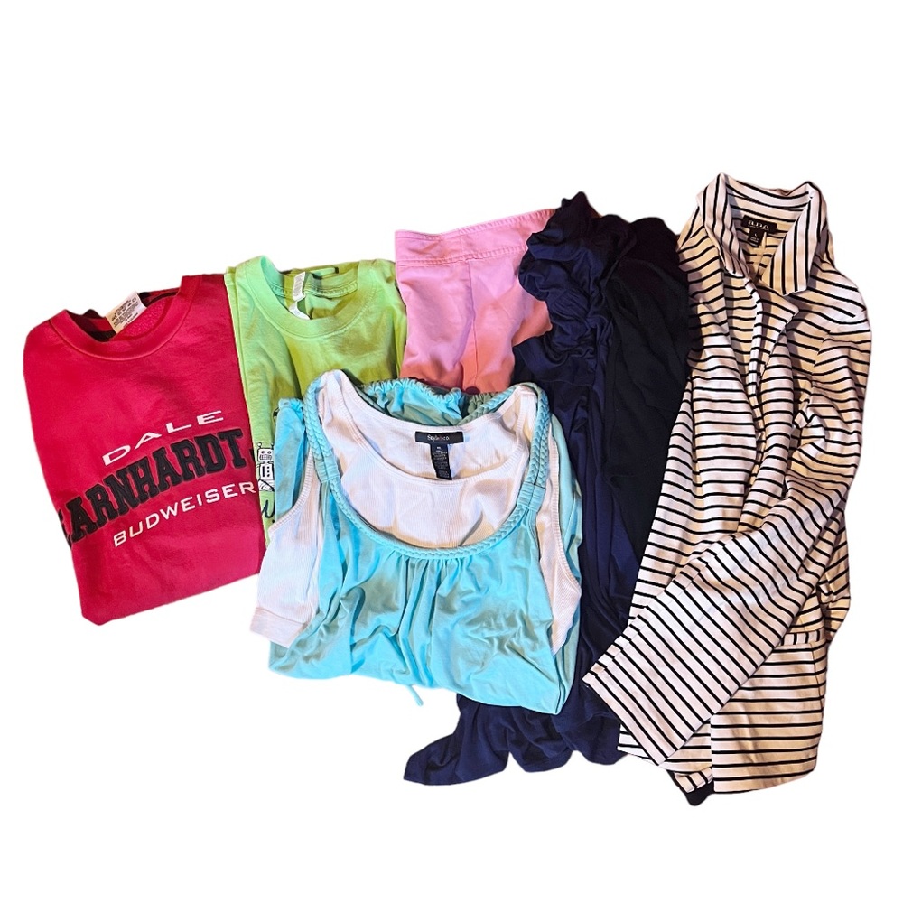 5 Pounds of women’s size L/XL - Keep what you want and reposh the rest!